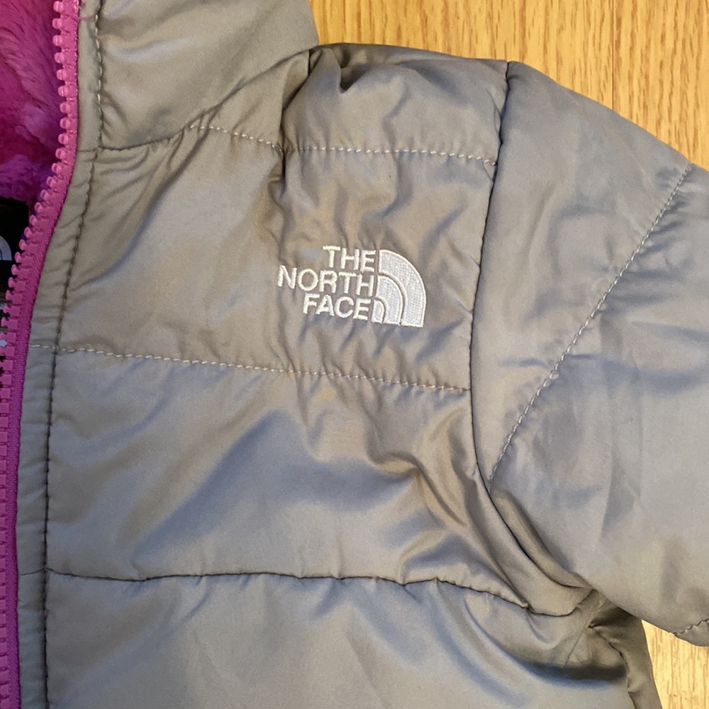 Preowned TheNorthFace Toddler girl reversible jacket 12-18 months Excellent - Picture 2 of 6